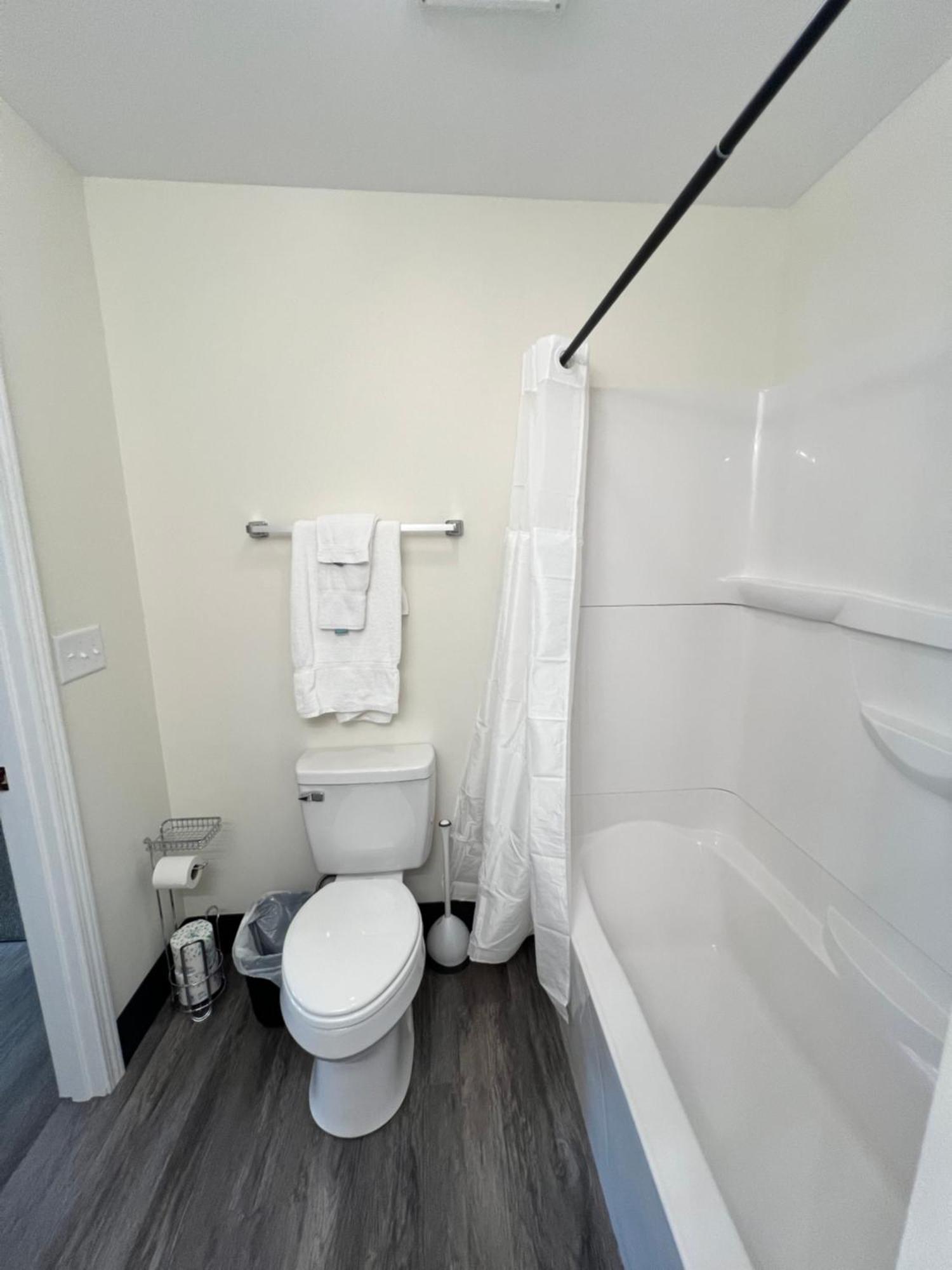 River City Inn Parsons Экстерьер фото