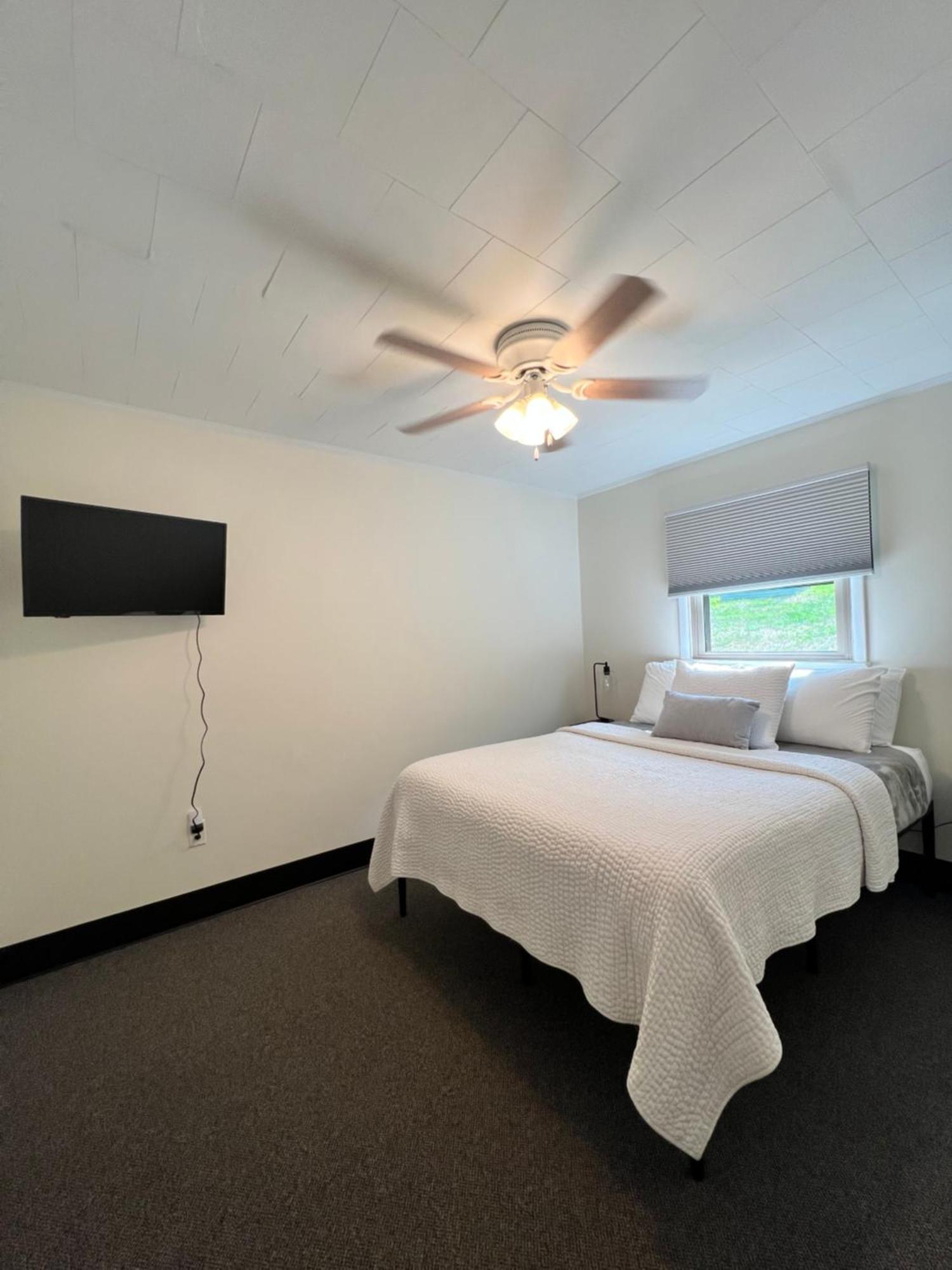 River City Inn Parsons Экстерьер фото