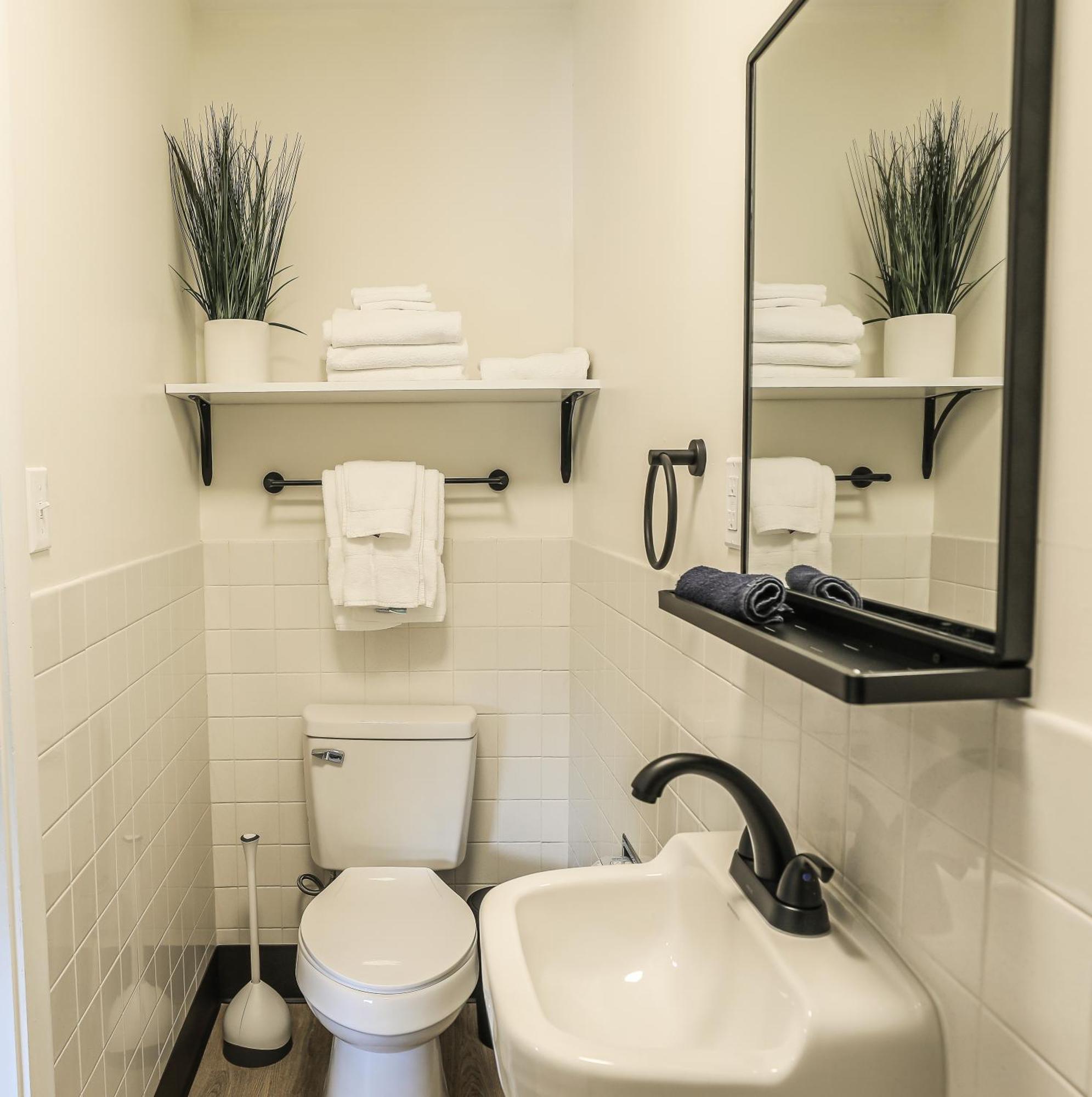 River City Inn Parsons Экстерьер фото
