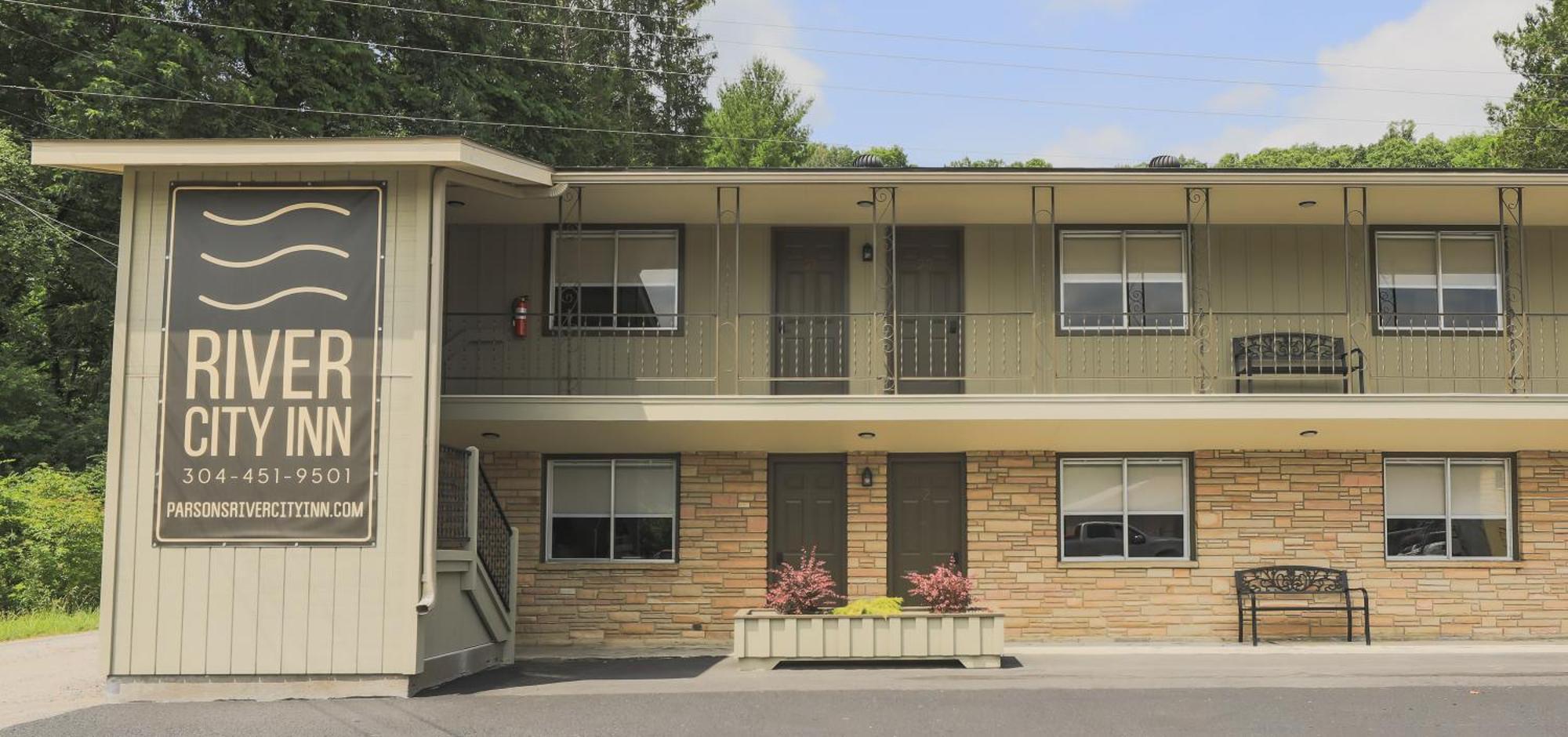 River City Inn Parsons Экстерьер фото