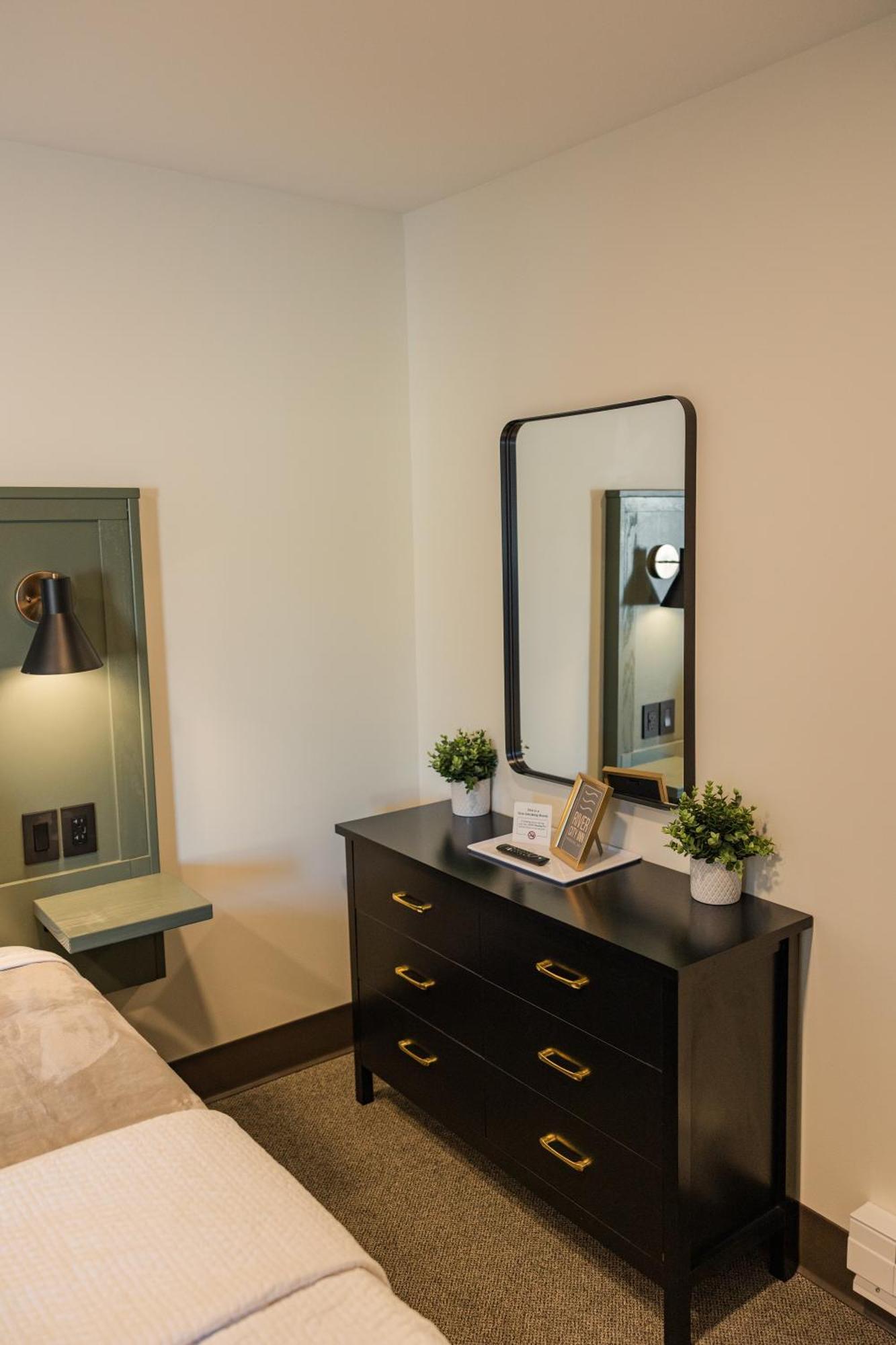 River City Inn Parsons Экстерьер фото