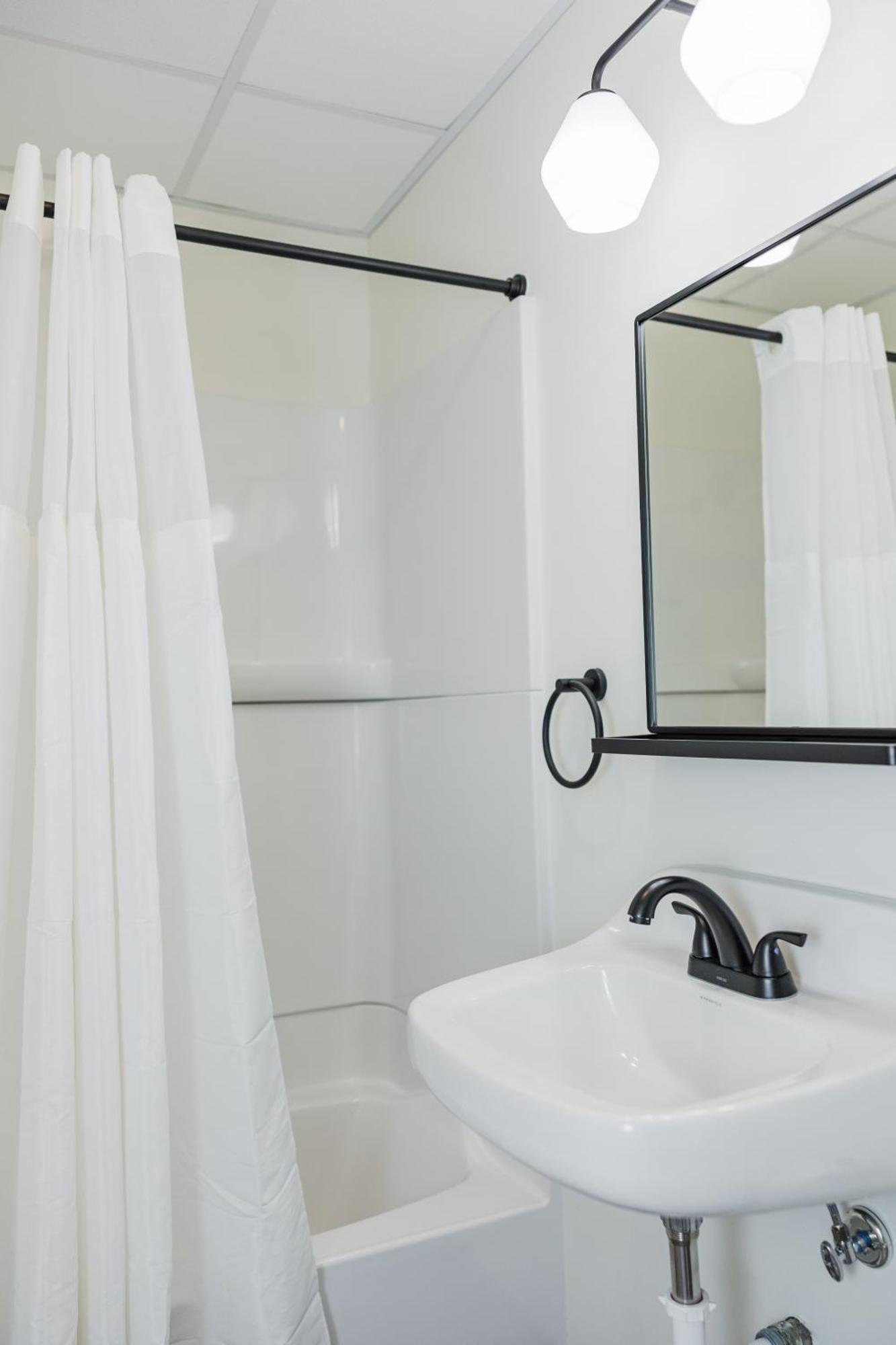 River City Inn Parsons Экстерьер фото